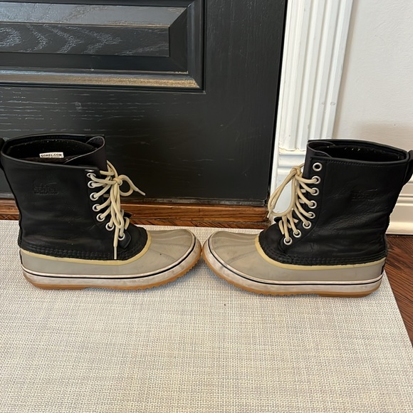 Sorel women’s snow boots size 10 - Picture 3 of 6